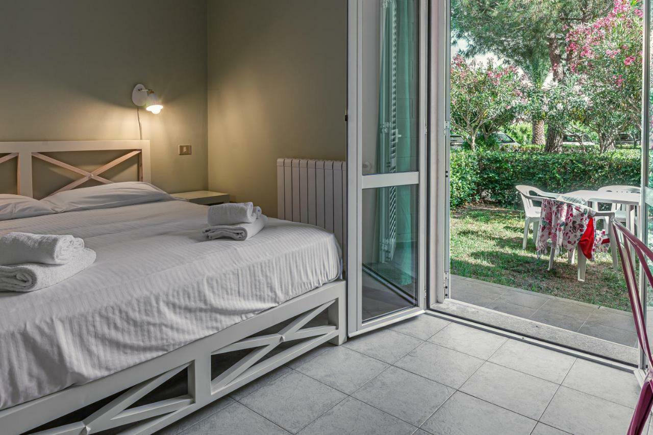 Oleandri Suite Hotel Vada Kültér fotó